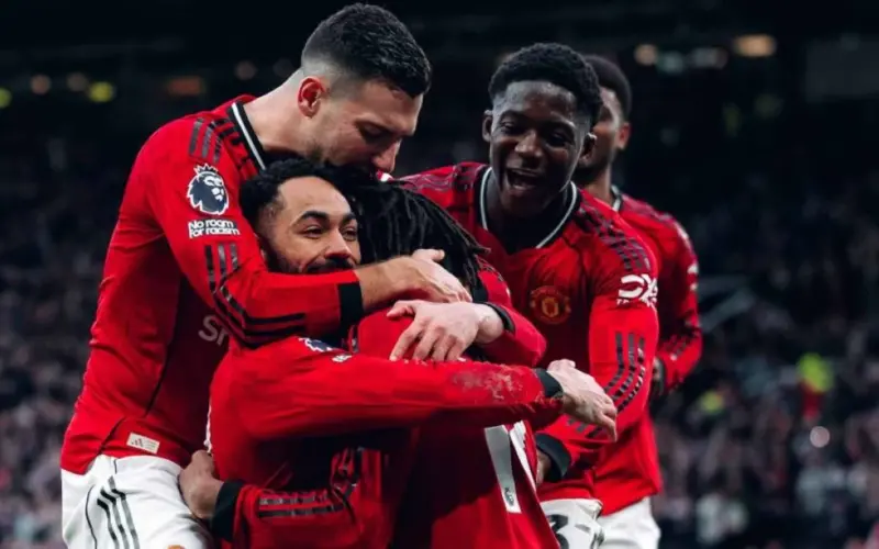 مانشستر يونايتد الأقرب لضمان مقعد دوري الأبطال